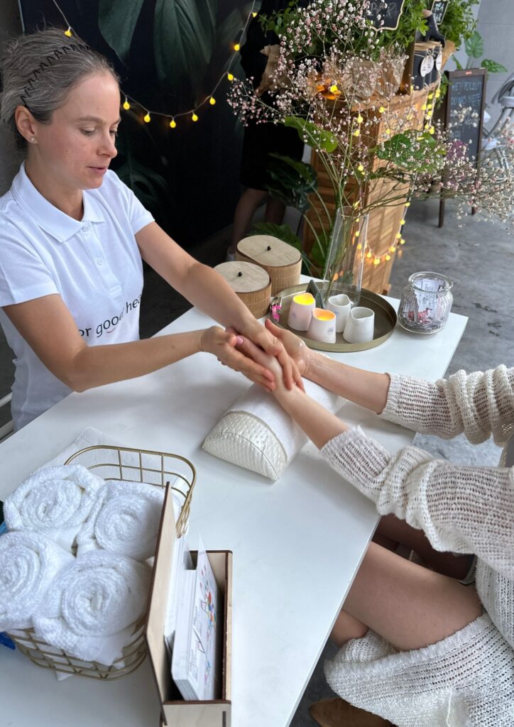 masaż dłoni na evencie