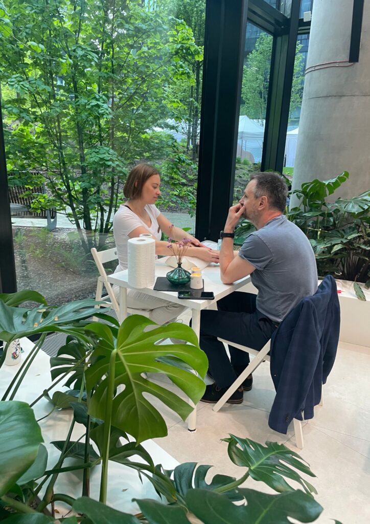 masaż dłoni na evencie